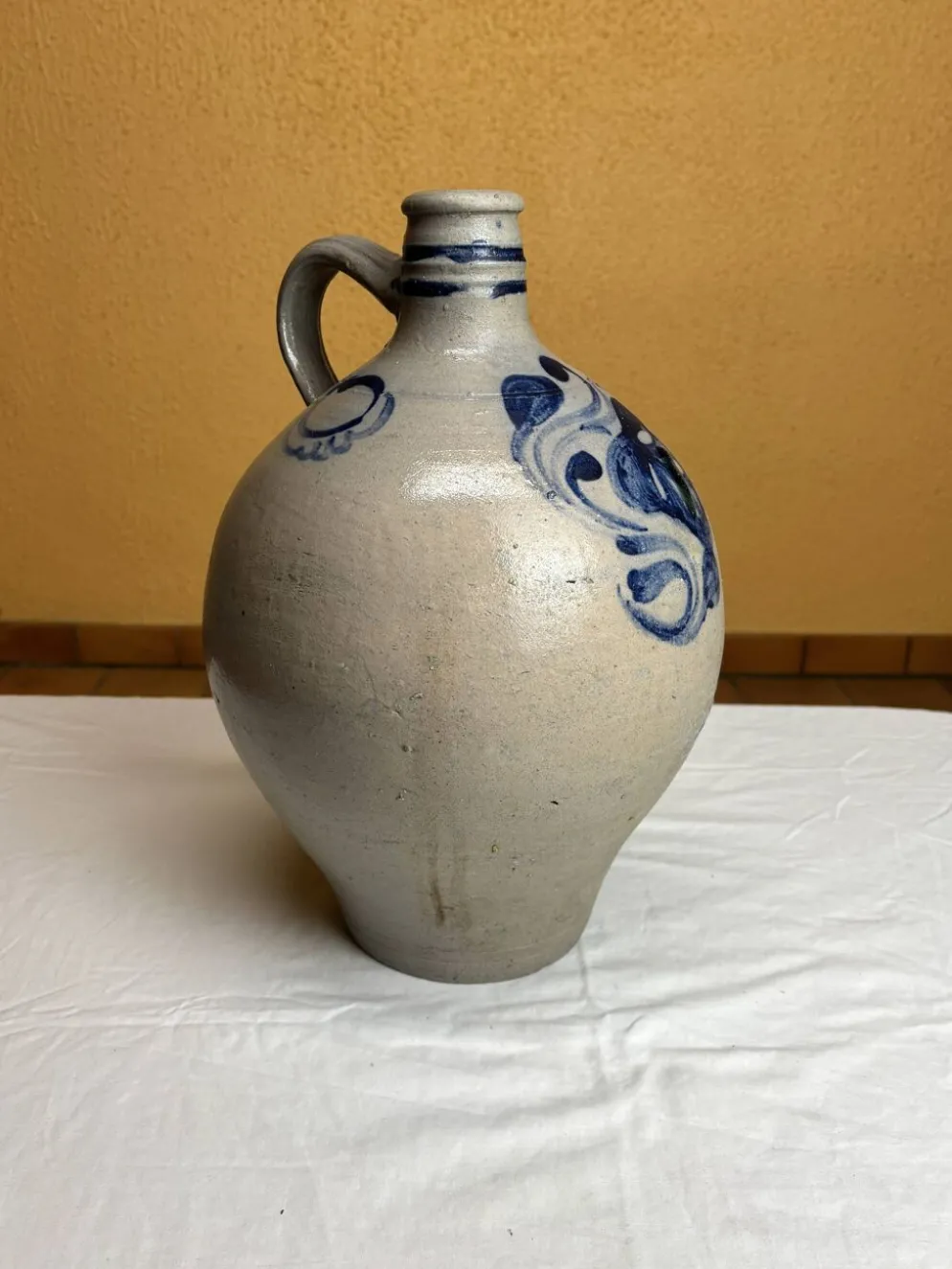 Huilier ancien en grès alsacien