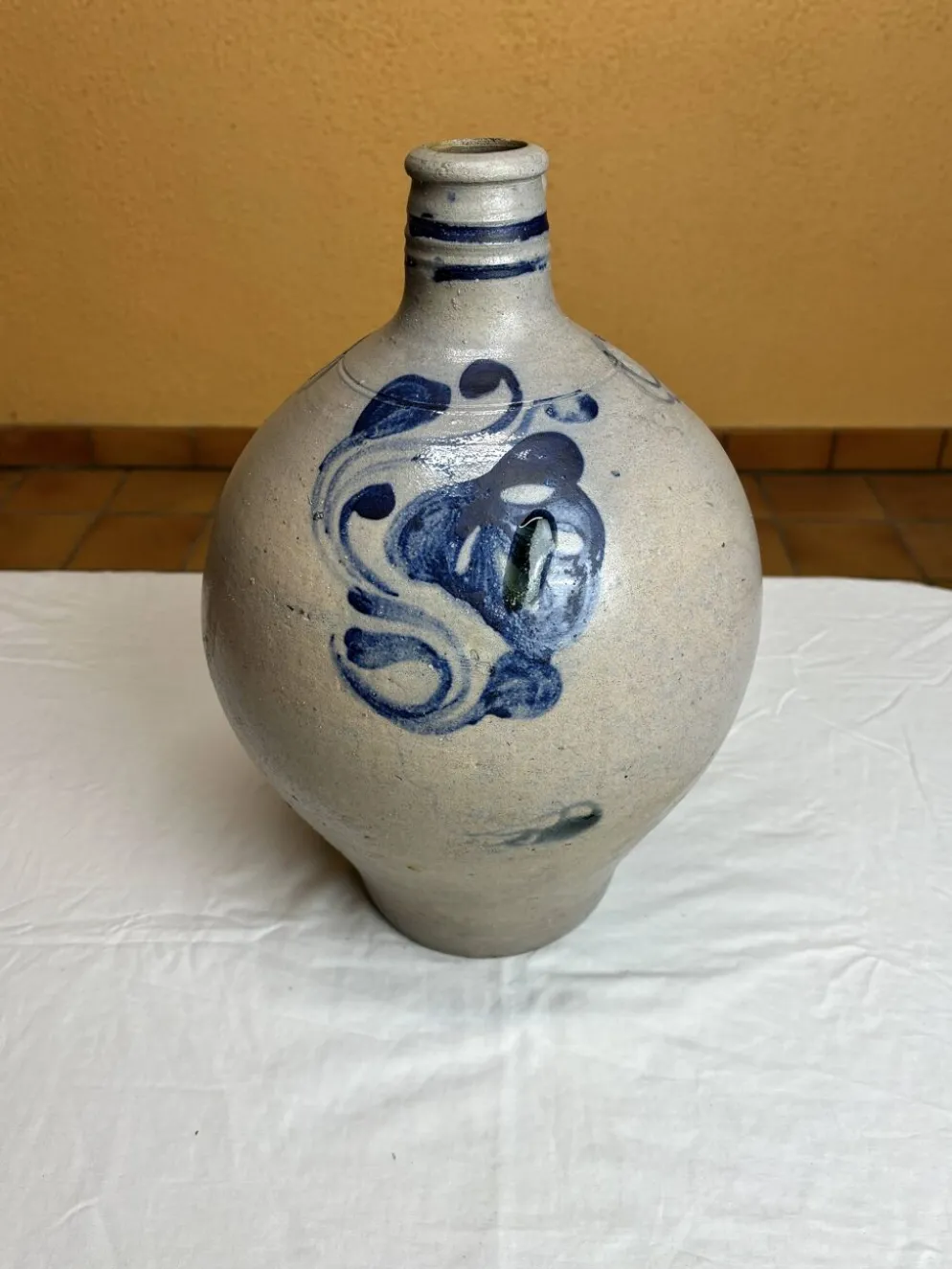 Huilier ancien en grès alsacien