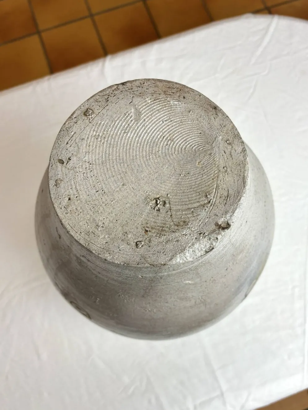 Huilier ancien en grès alsacien