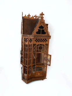 Importante cage à oiseaux - volière figurant une maison début xxème l 158 cm