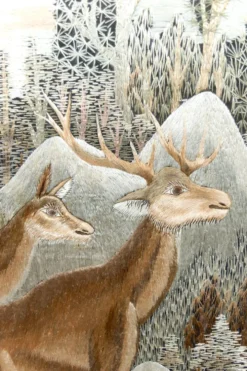 Importante tenture Indochinoise brodée de Soie, Cerfs en forêt, vers 1940