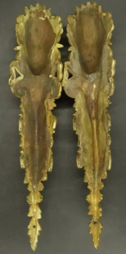 Imposante paire d'ornements aux espagnolettes style Régence - bronze doré