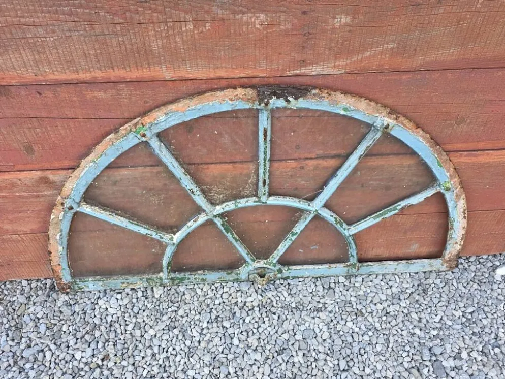 Imposte ancienne en fer forgé plein riveté du XIXème s.