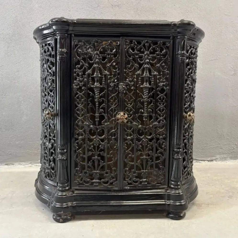 Insert de cheminée décoratif antique en fonte ornée noire style français des années 1900