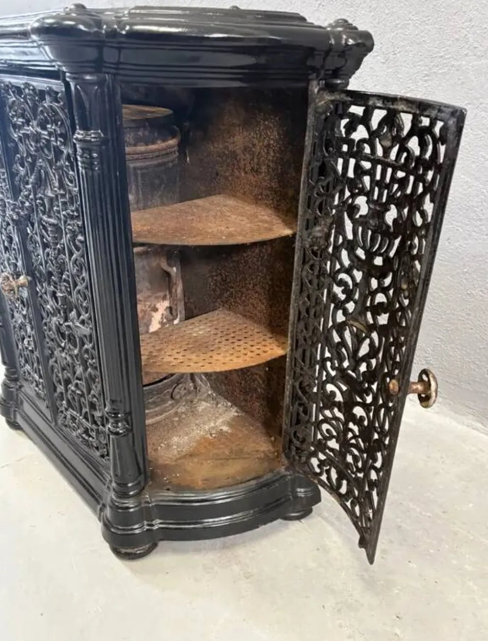 Insert de cheminée décoratif antique en fonte ornée noire style français des années 1900