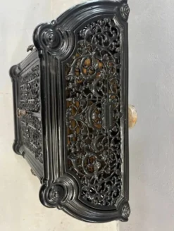 Insert de cheminée décoratif antique en fonte ornée noire style français des années 1900