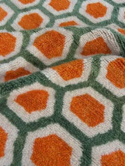 Izi-tapis marocain sur mesure – design artistique vert et orange
