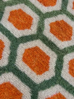 Izi-tapis marocain sur mesure – design artistique vert et orange