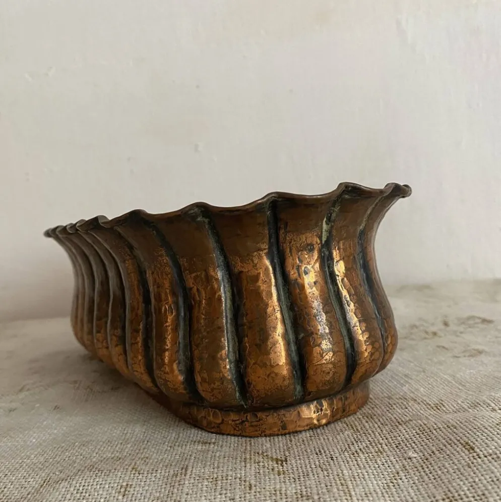 Jardinière Egidio Casagrande en cuivre repoussé , Italy