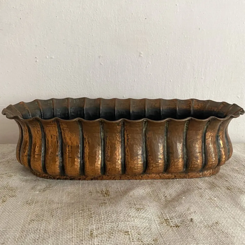 Jardinière Egidio Casagrande en cuivre repoussé , Italy