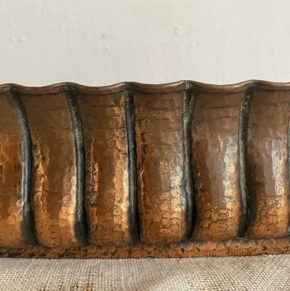 Jardinière Egidio Casagrande en cuivre repoussé , Italy
