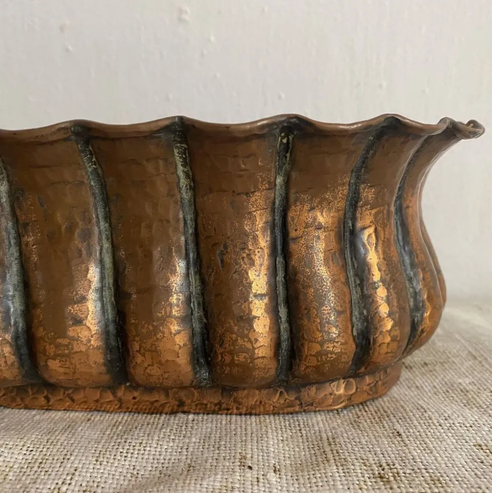 Jardinière Egidio Casagrande en cuivre repoussé , Italy