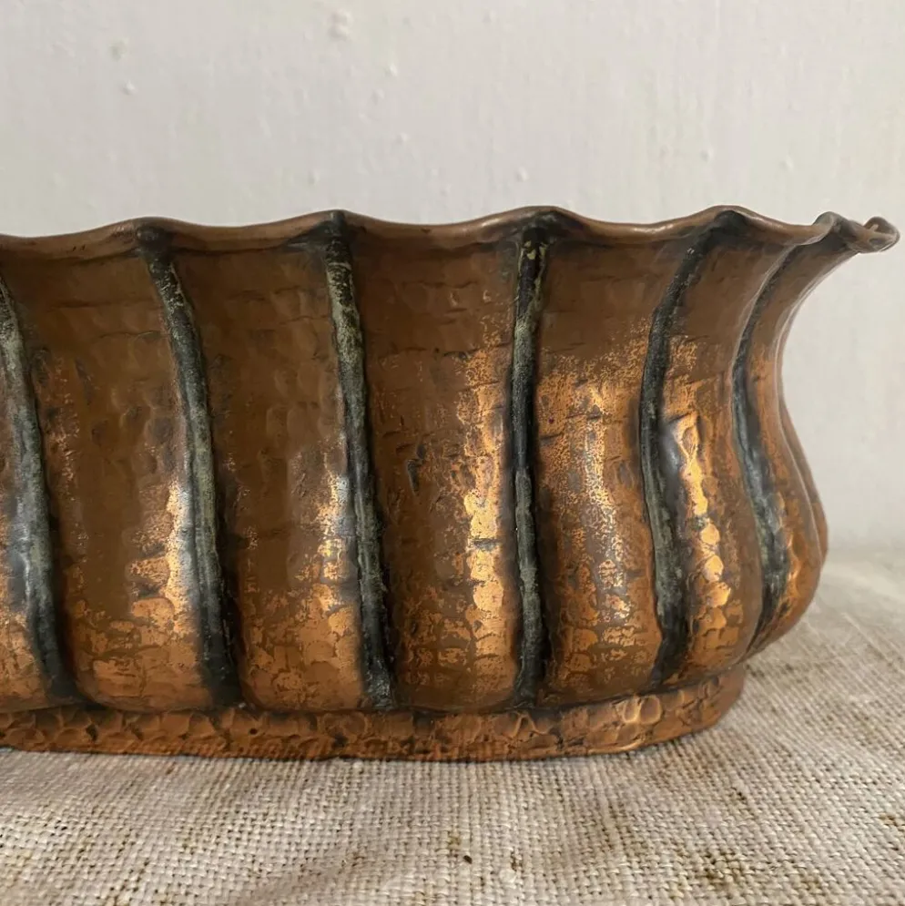 Jardinière Egidio Casagrande en cuivre repoussé , Italy