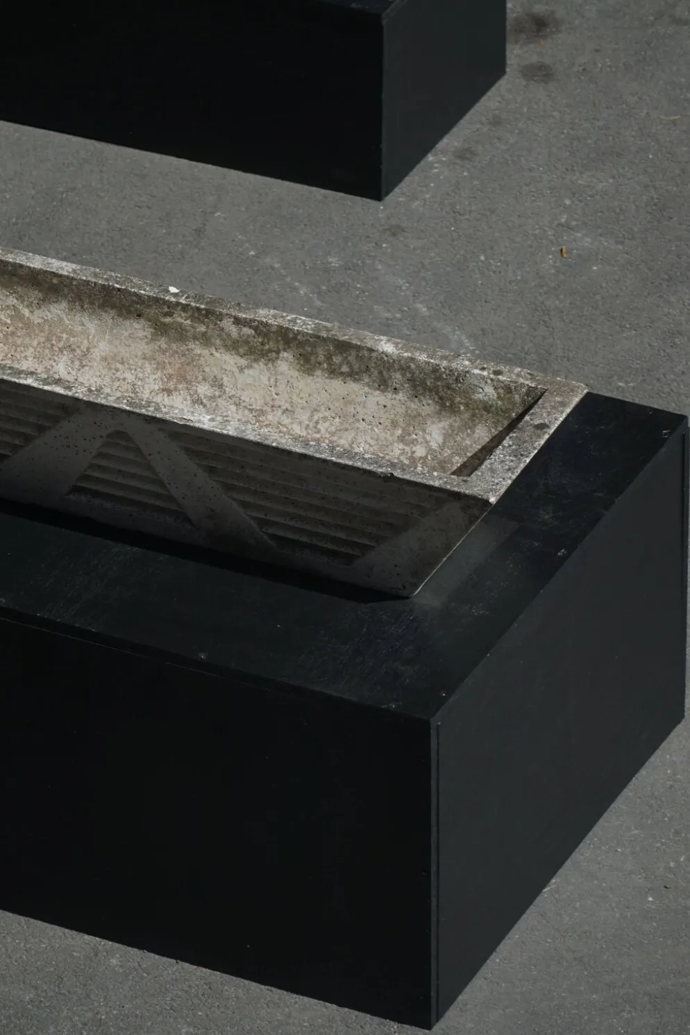 Jardinière rectangulaire en béton moulé, art déco français, années 1940