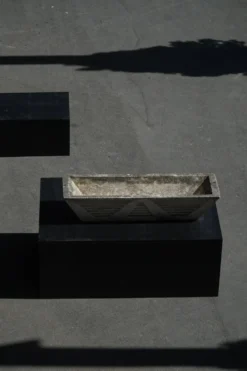 Jardinière rectangulaire en béton moulé, art déco français, années 1940