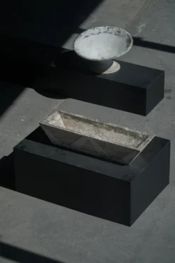 Jardinière rectangulaire en béton moulé, art déco français, années 1940