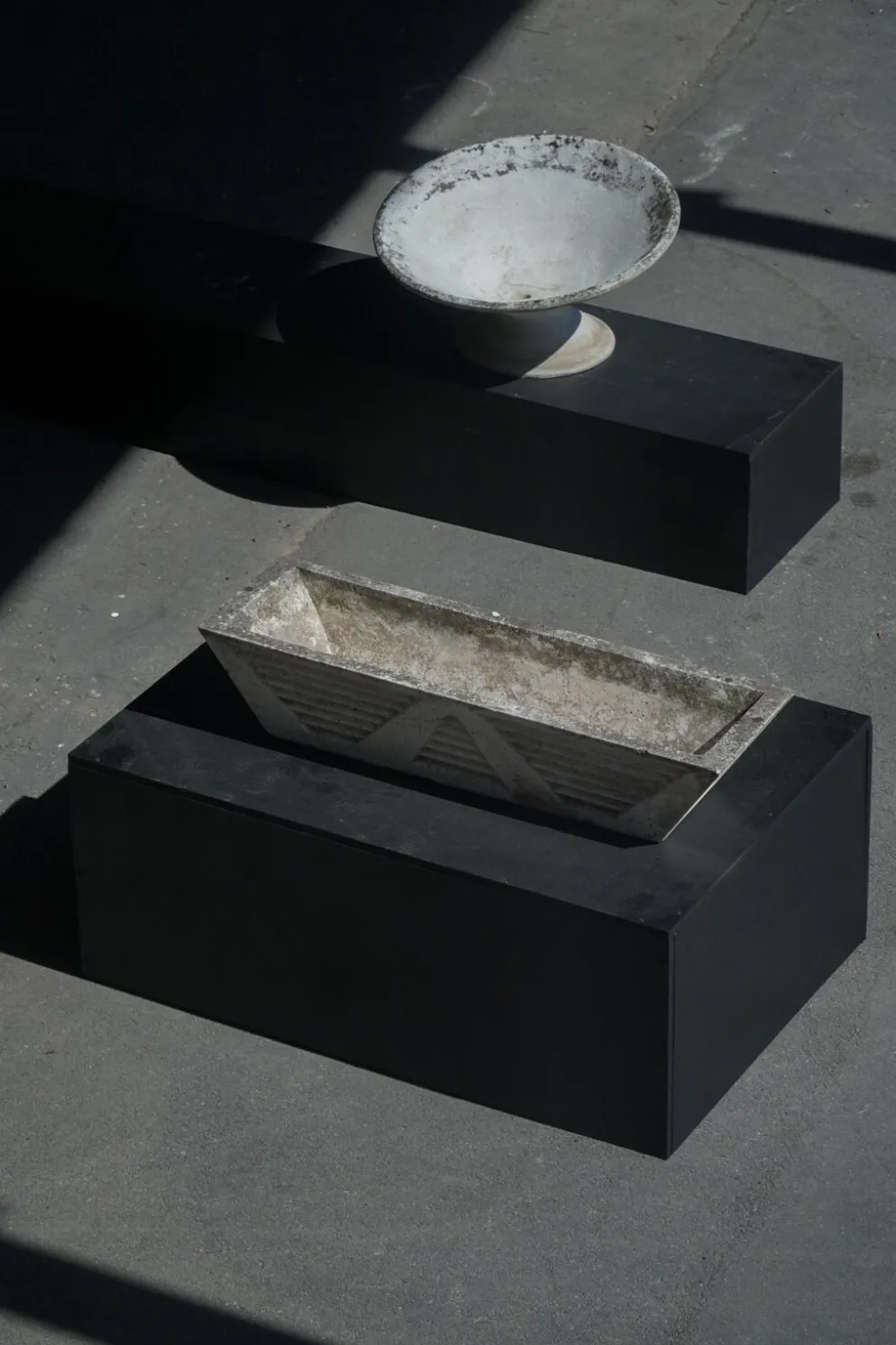 Jardinière rectangulaire en béton moulé, art déco français, années 1940