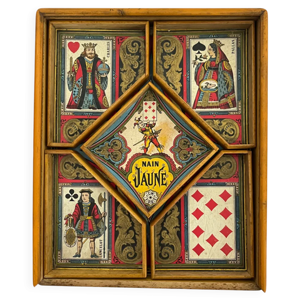 Jeu ancien de nain jaune avec ses jetons en os