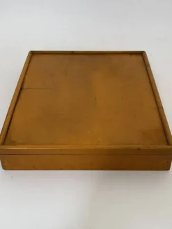Jeu ancien de nain jaune avec ses jetons en os