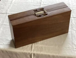 Jeu échec en bois vers les années 1960 dimensions : longueur -47,5 cm-