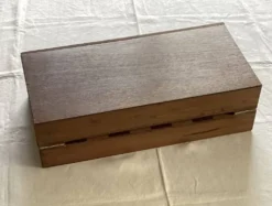 Jeu échec en bois vers les années 1960 dimensions : longueur -47,5 cm-