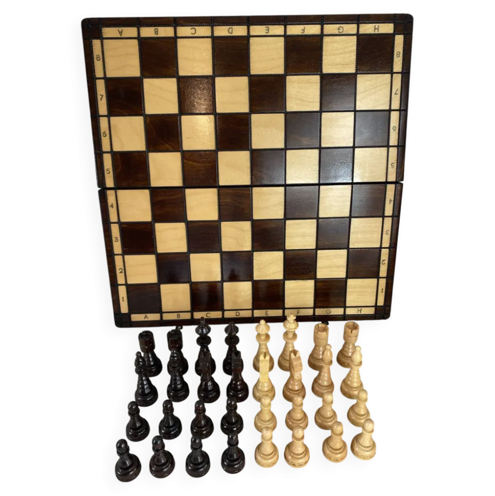 Jeu d’échec avec plateau et pièces en bois