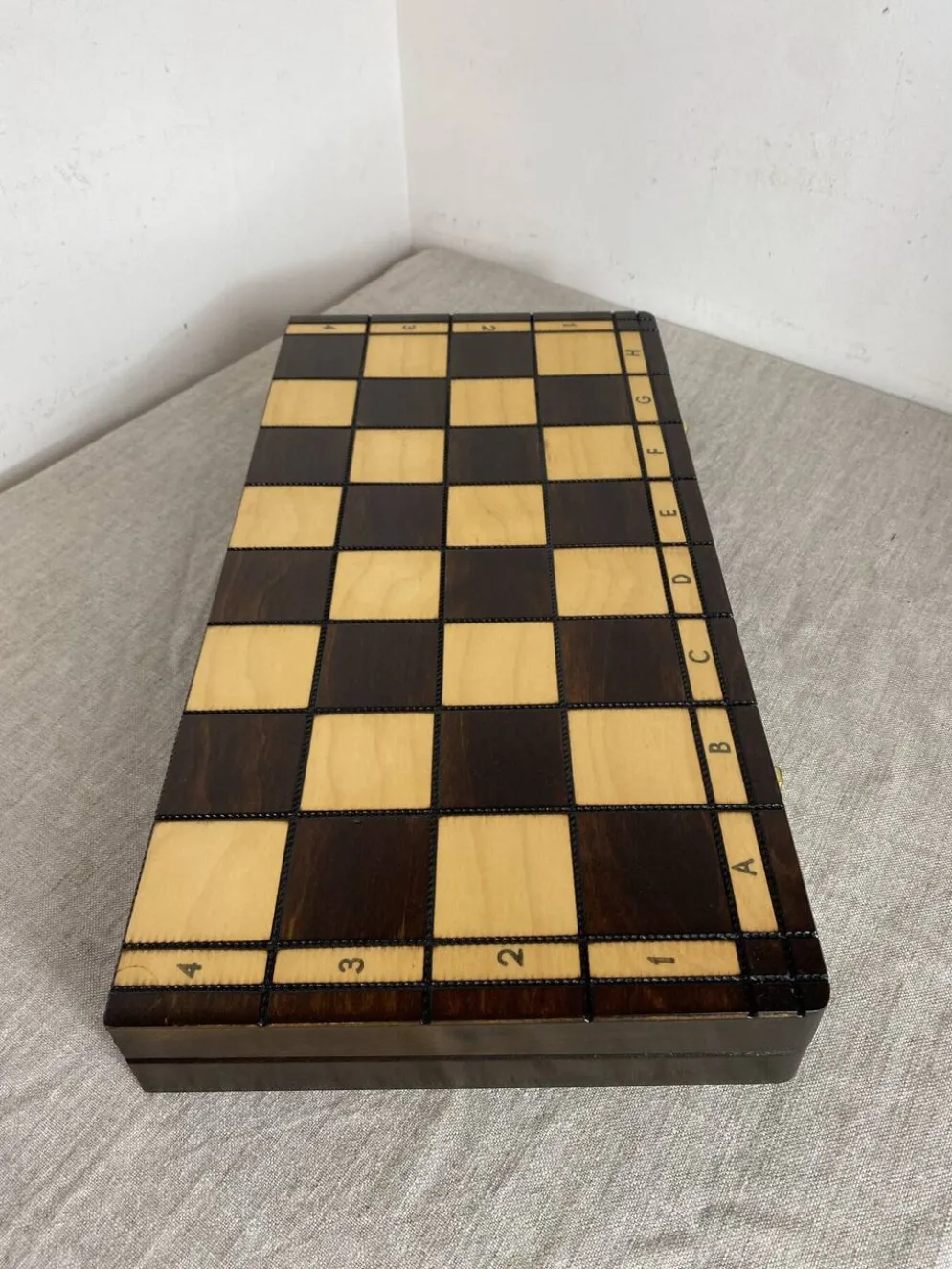 Jeu d’échec avec plateau et pièces en bois