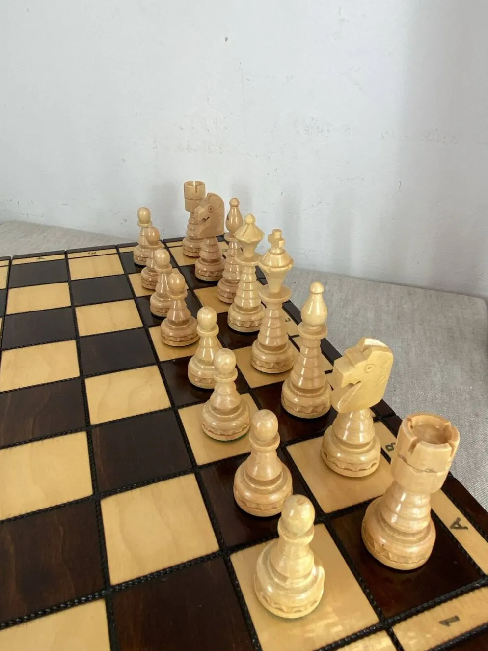 Jeu d’échec avec plateau et pièces en bois