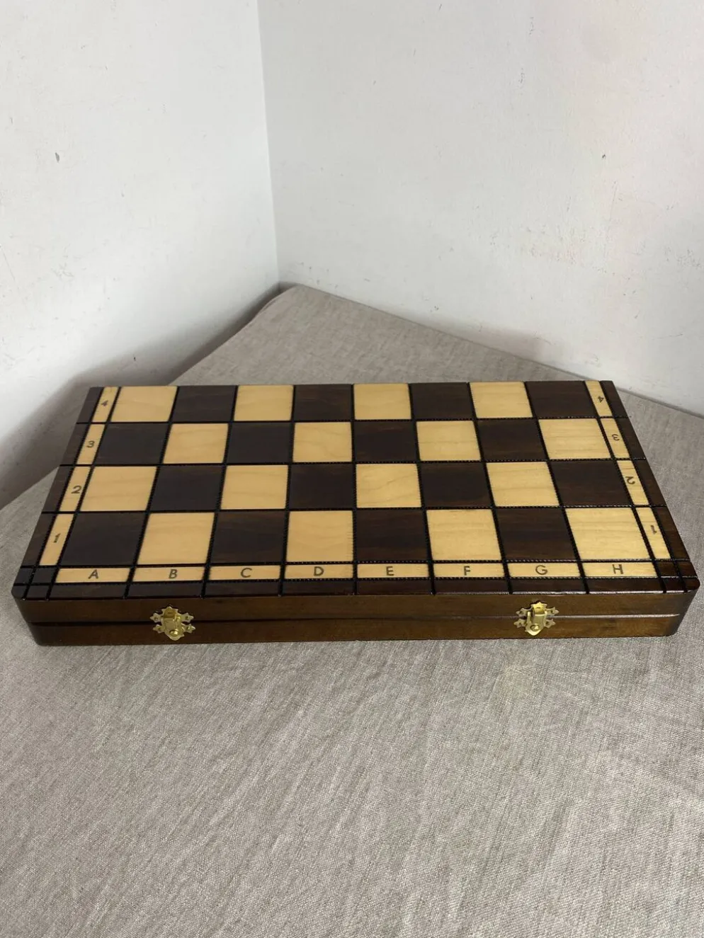 Jeu d’échec avec plateau et pièces en bois