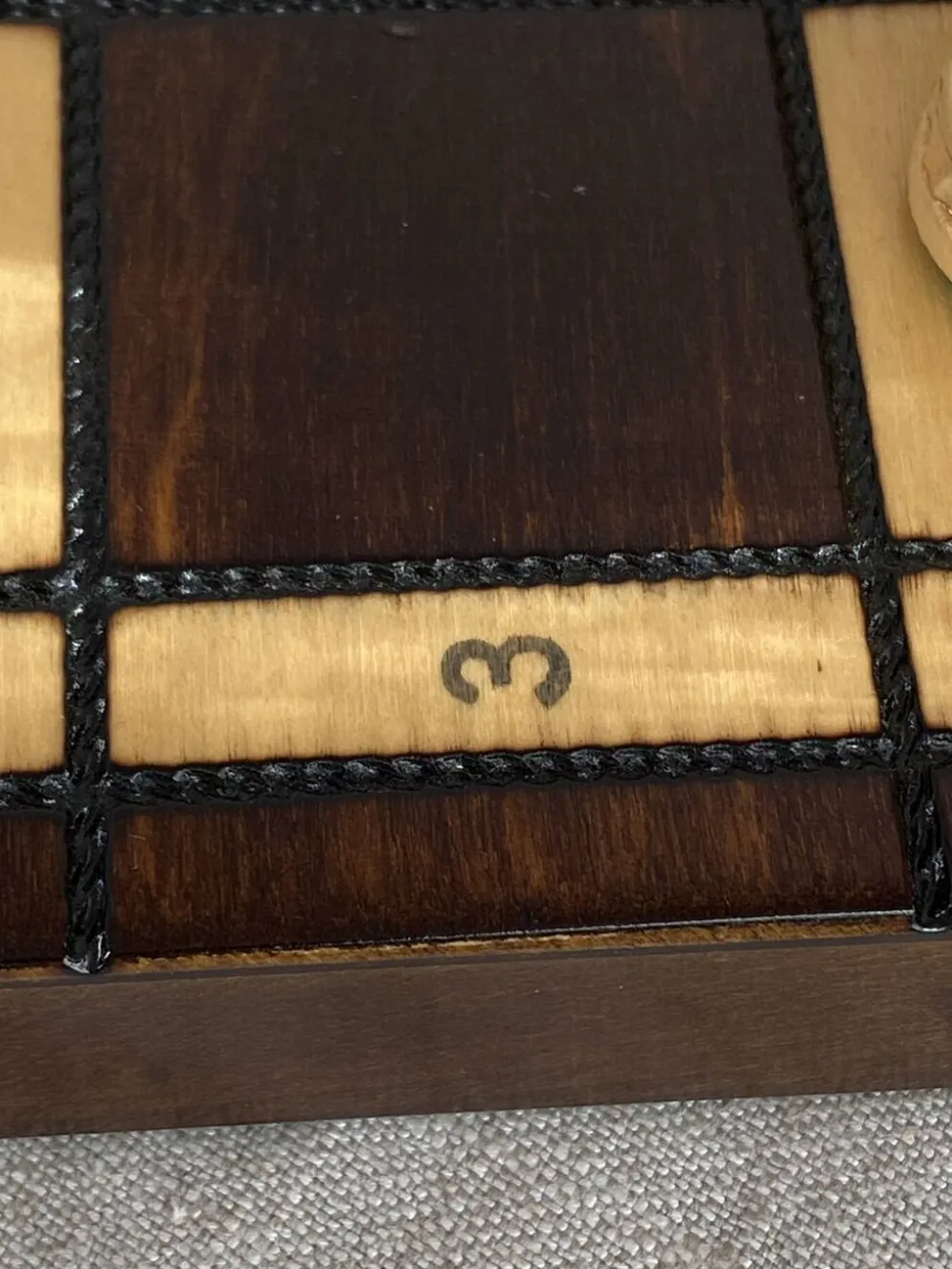 Jeu d’échec avec plateau et pièces en bois