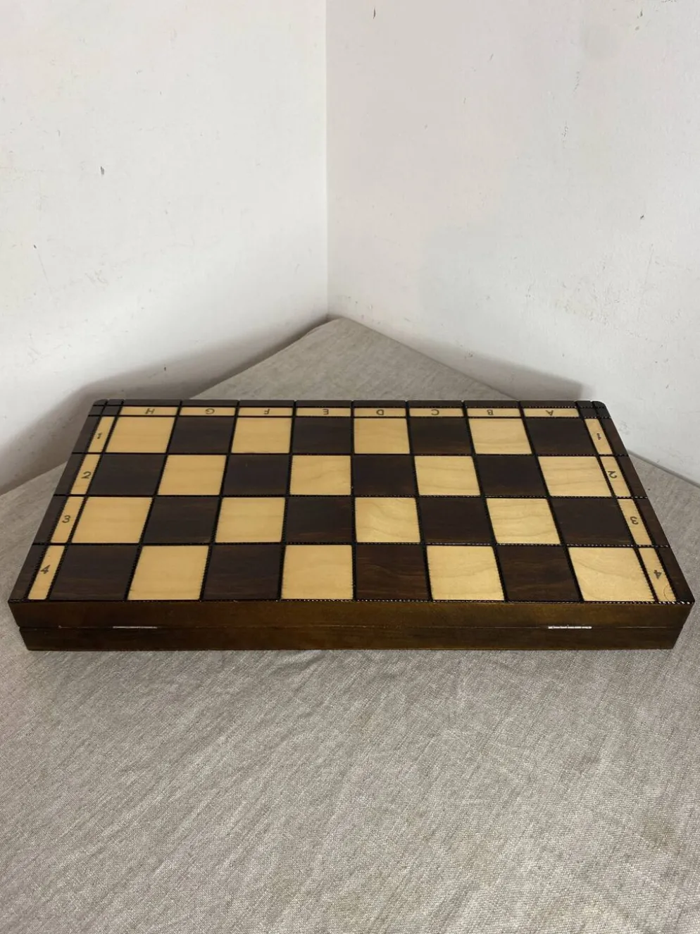Jeu d’échec avec plateau et pièces en bois