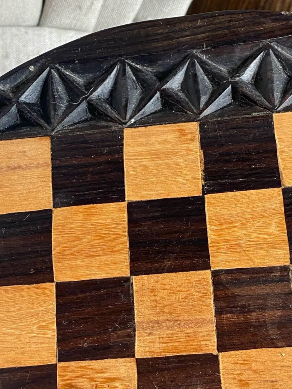Jeu d’échec en bois sculpté
