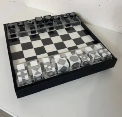 Jeu d’échecs altuglas, création alexandre yeghiayan, 1970