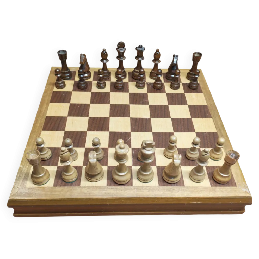 Jeu d'échecs en bois noble vintage