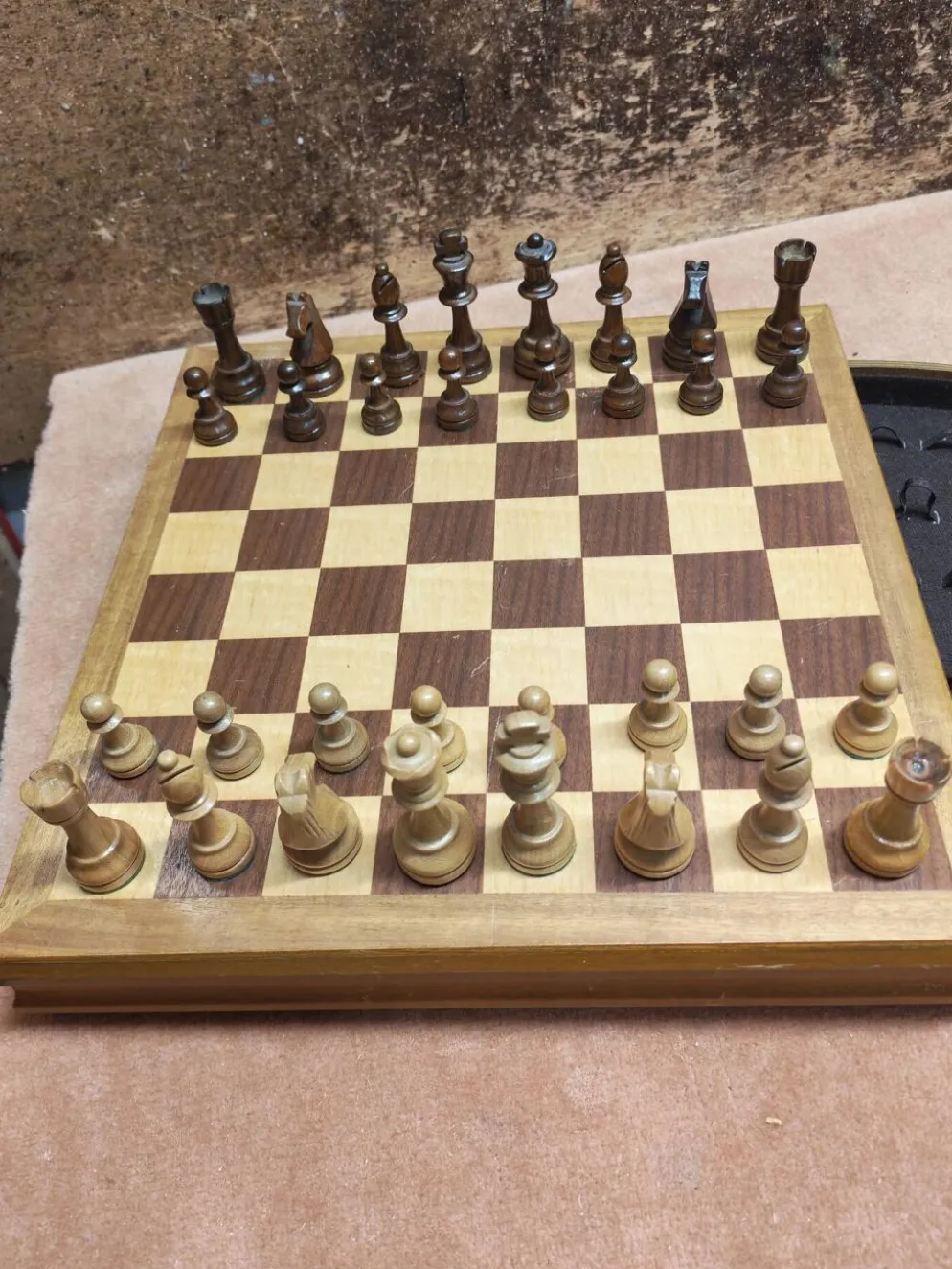 Jeu d'échecs en bois noble vintage