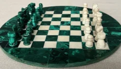 Jeu d'échecs en malachite.