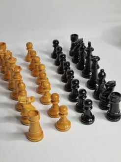 Jeu d’échecs Staunton en bois laqué – Roi 10 cm – El Corte Inglés