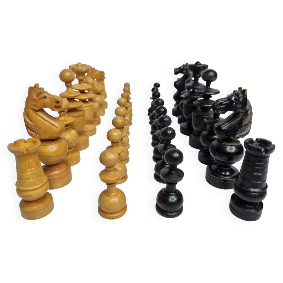 Jeu d’échecs vintage en bois sculpté à la main, années 1930, hauteur du roi 8 cm