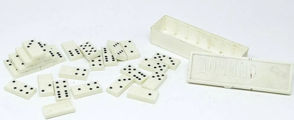 Jeu de dominos postmoderne, URSS, années 1970, ensemble de 28