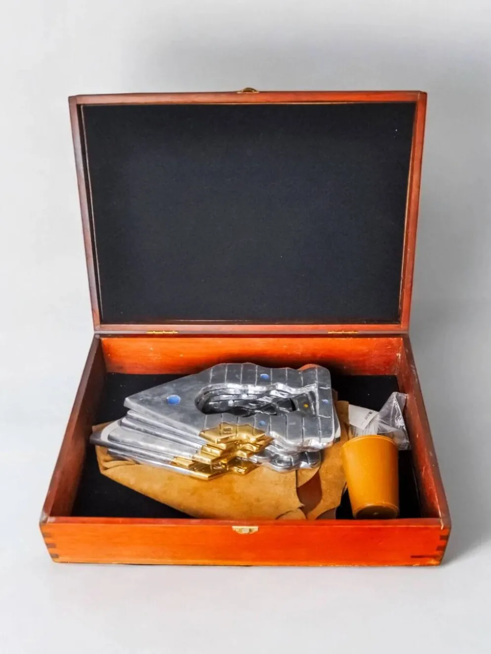 Jeu de Parcheesi brutaliste par Art3, bronze et aluminium, Espagne, années 1970.