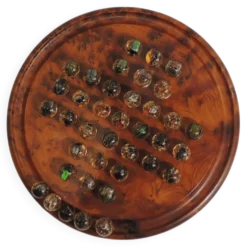 Jeu de solitaire vintage en bois avec billes en résine et insectes – Madaga