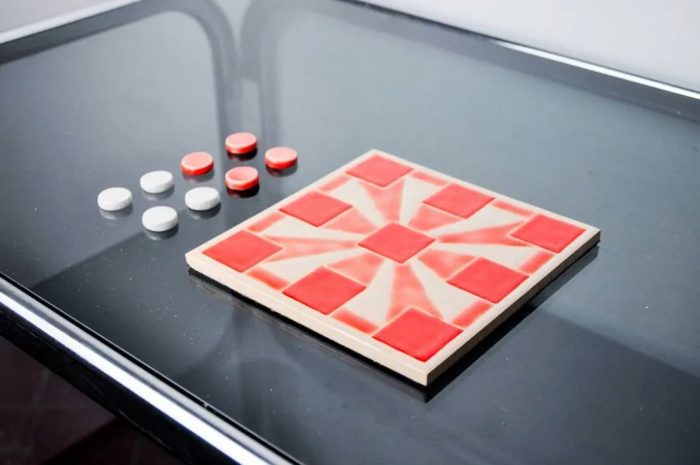 Jeu du morpion, céramique émaillée, Italie, 1980