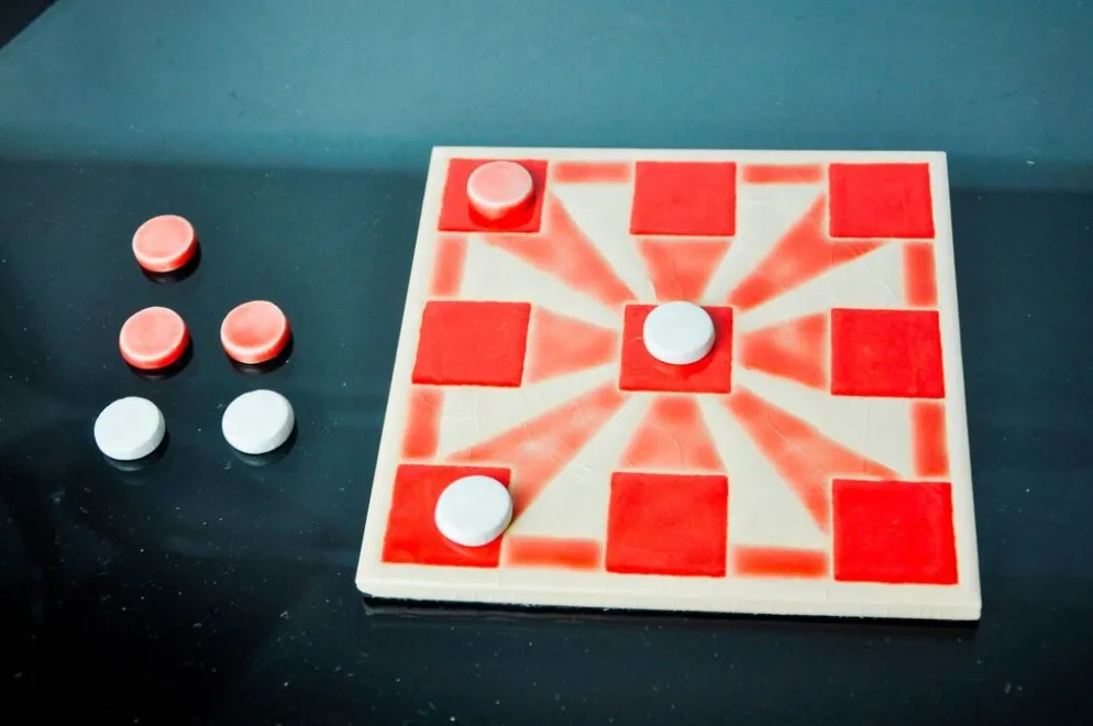 Jeu du morpion, céramique émaillée, Italie, 1980
