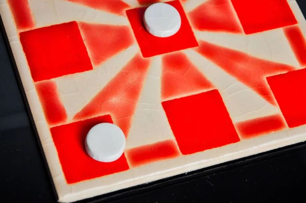 Jeu du morpion, céramique émaillée, Italie, 1980