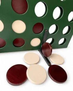 Jeu en bois surdimensionné fait main, unique en son genre, de quatre à la suite.
