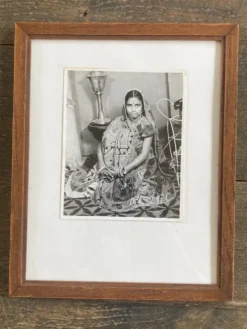 Jeune femme, photo en vue d'un mariage