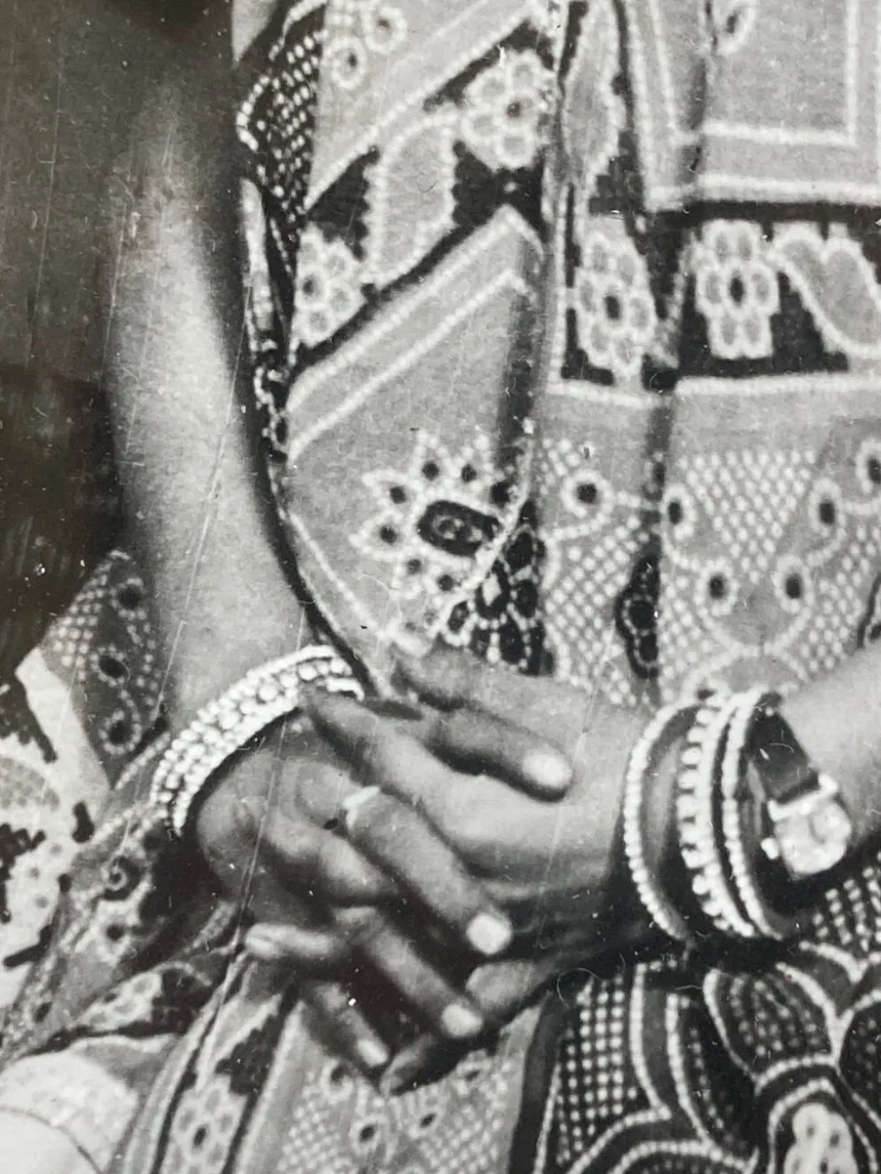 Jeune femme, photo en vue d'un mariage