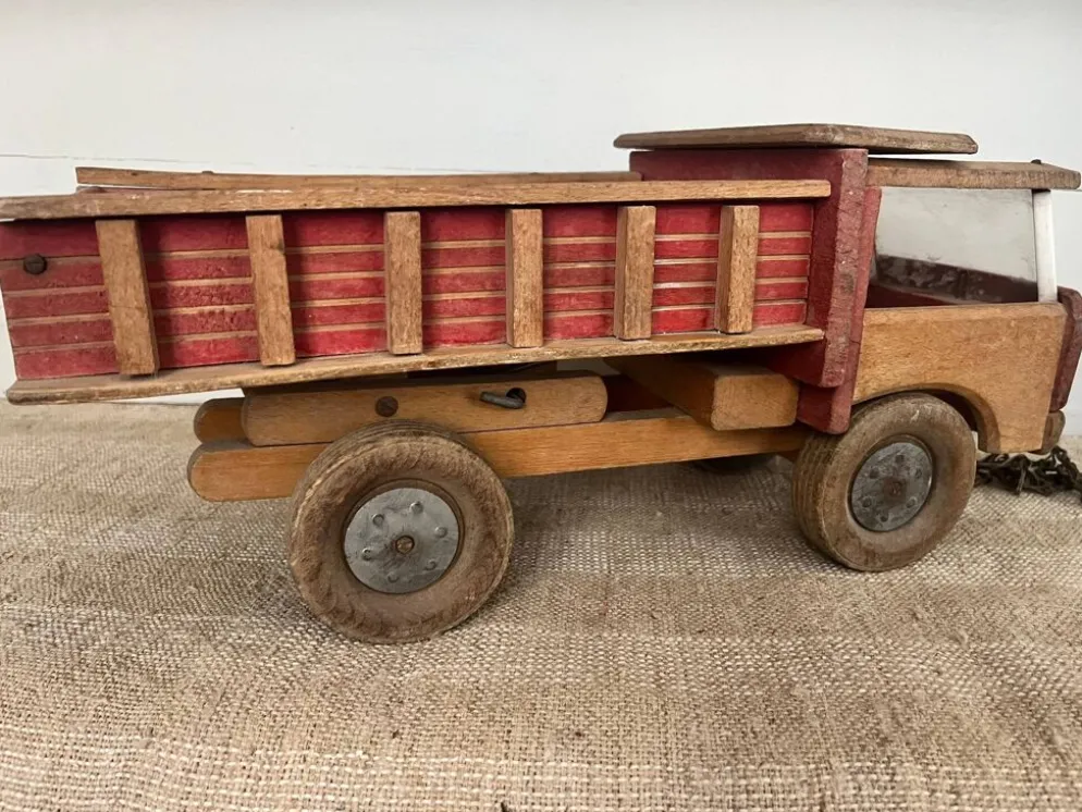 Jouet ancien : camion benne en bois Dejou
