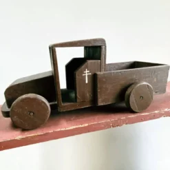 Jouet camion en bois