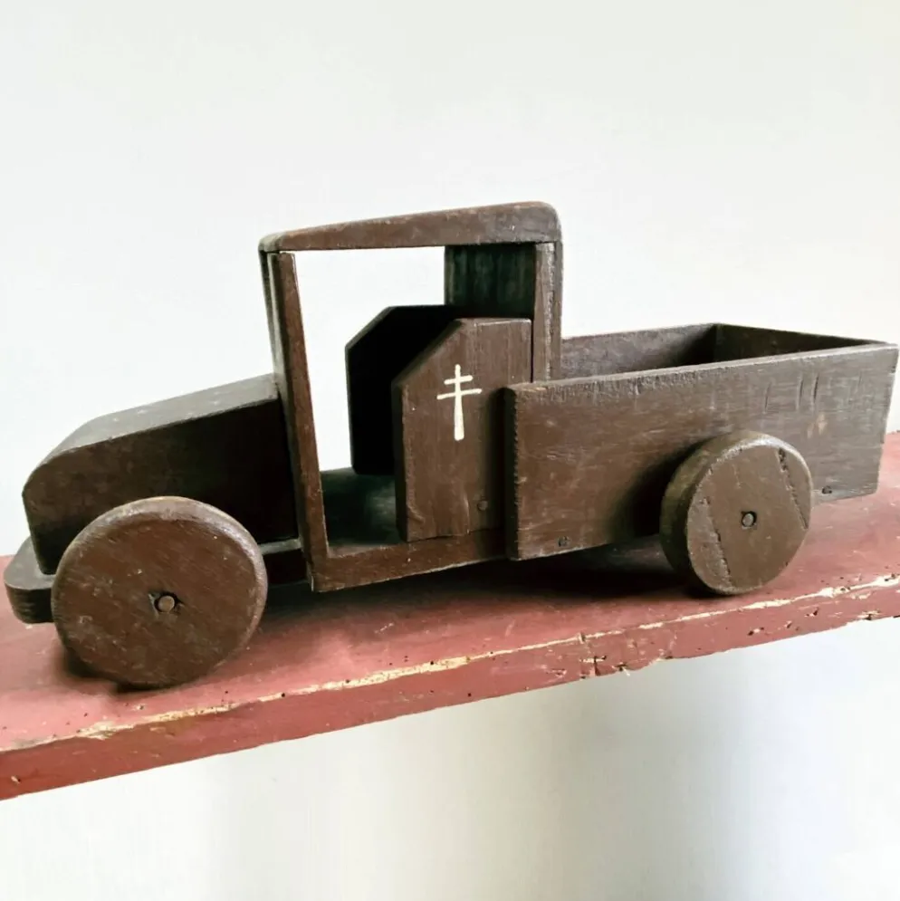 Jouet camion en bois